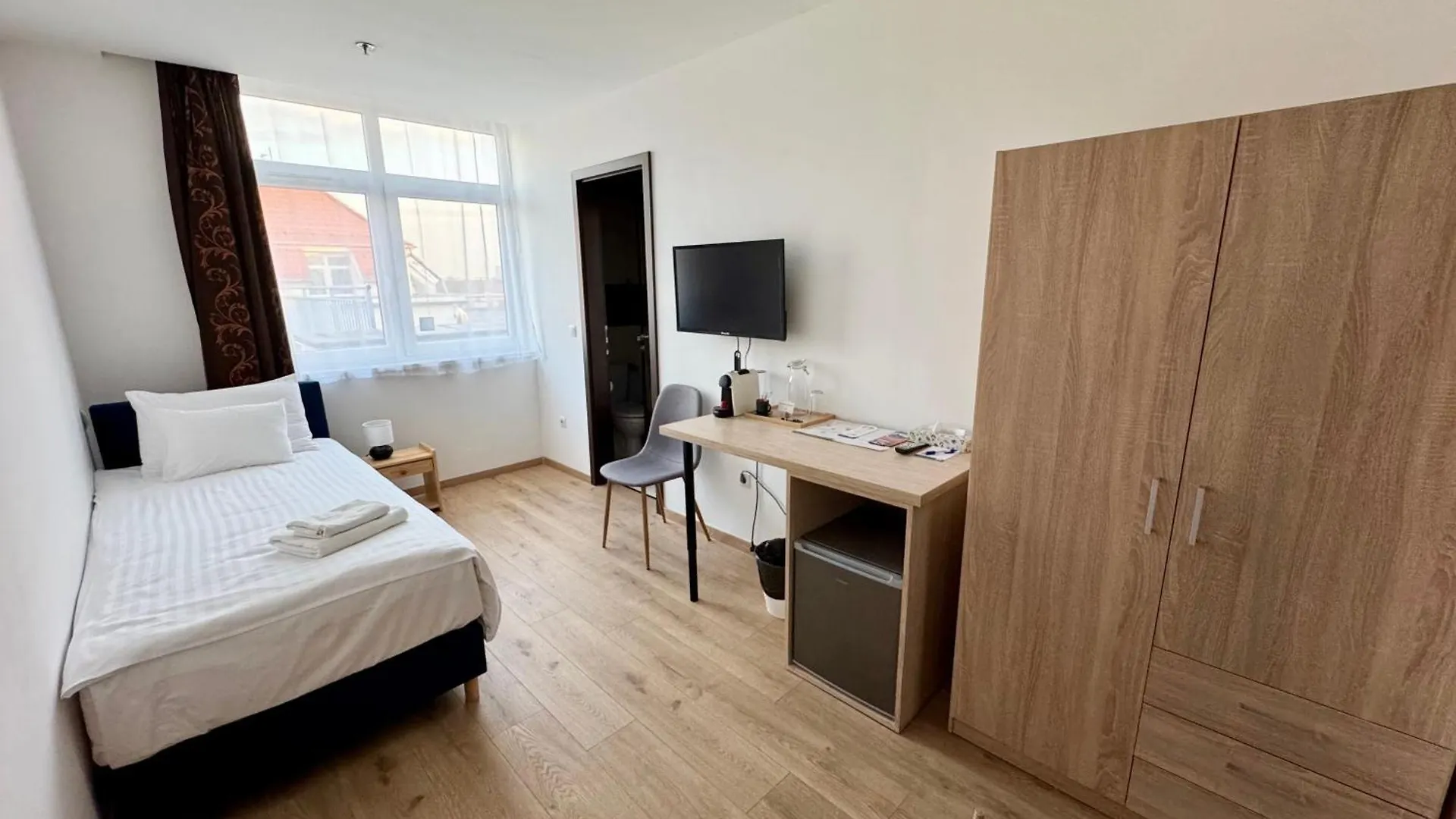 *** Hotel Rooftop City Residence With Underground Parking Budapest Hungary