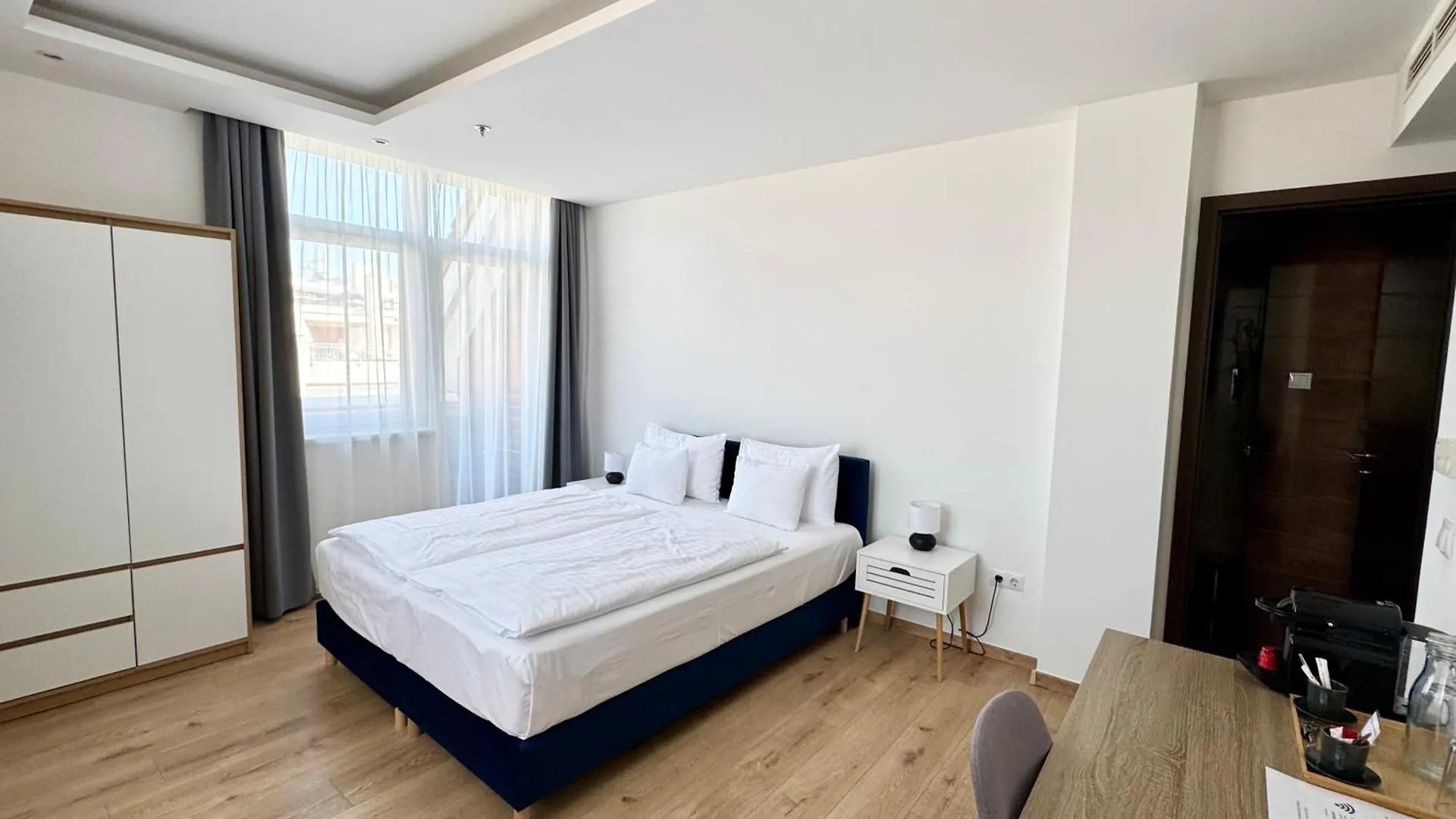 *** Hotel Rooftop City Residence With Deep Garage Budapest Hungary