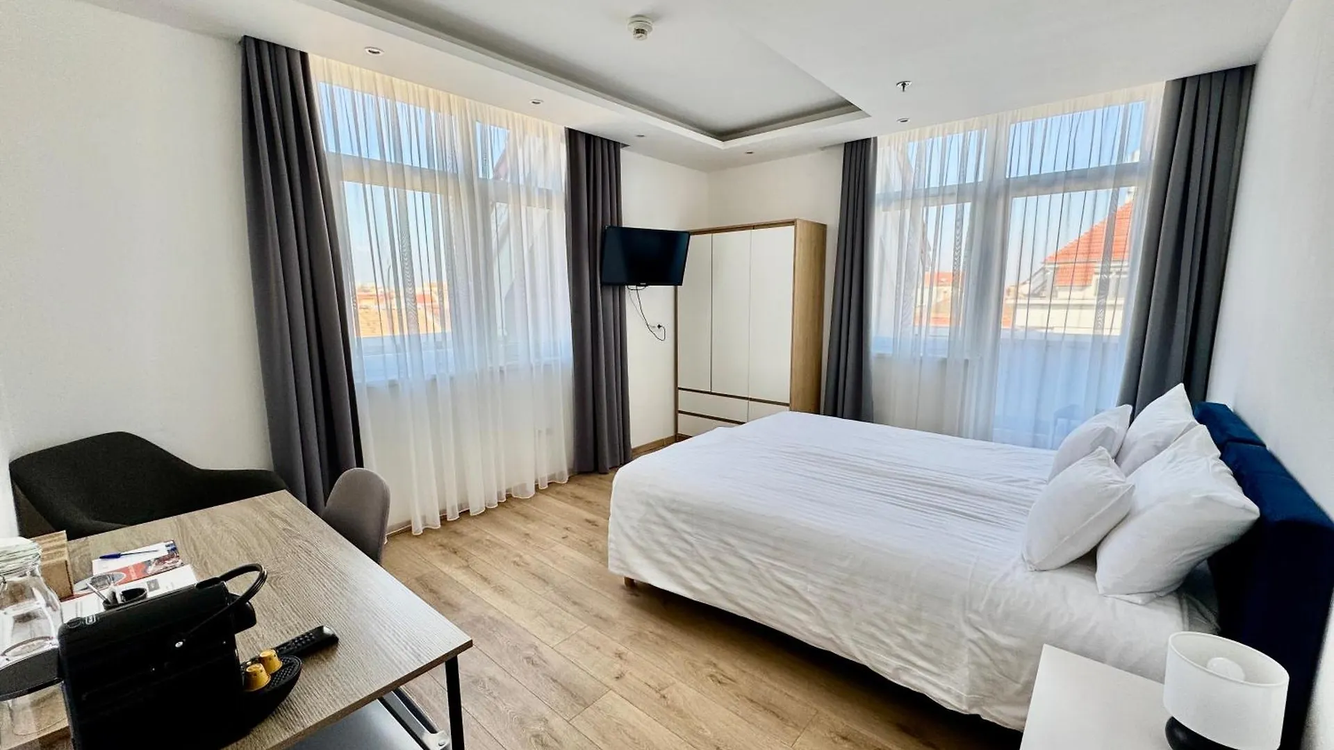 Rooftop City Residence With Deep Garage Budapest 3*,