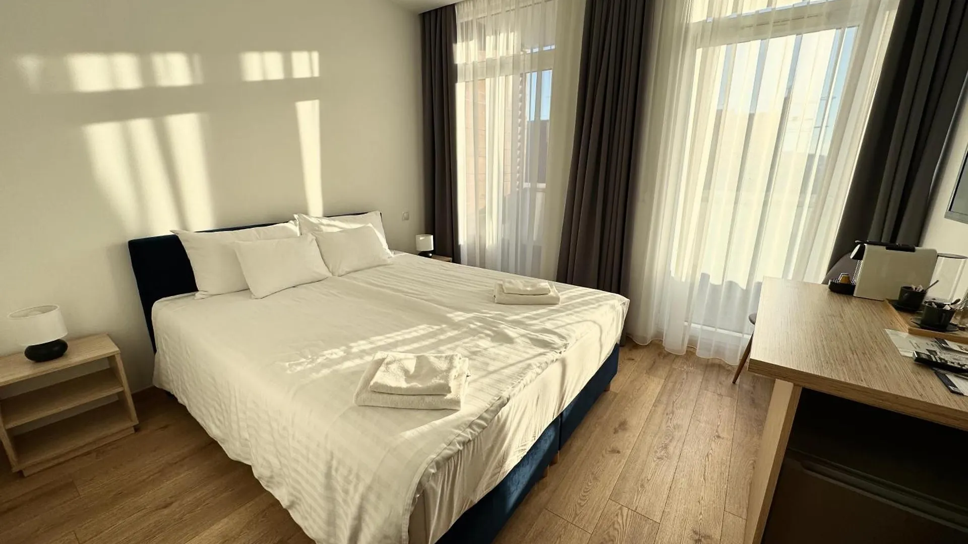 *** Hotel Rooftop City Residence With Deep Garage Budapest Hungary