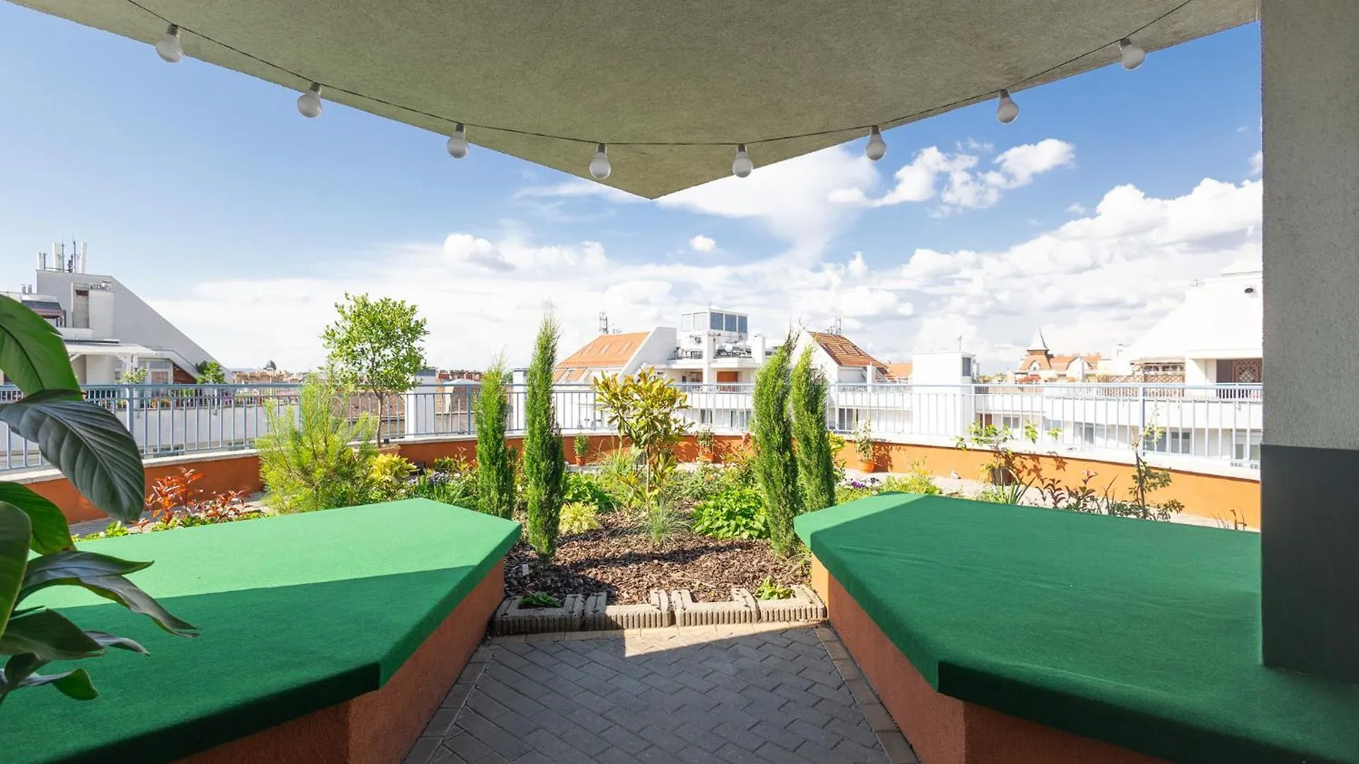 Hotel Rooftop City Residence With Deep Garage Budapest