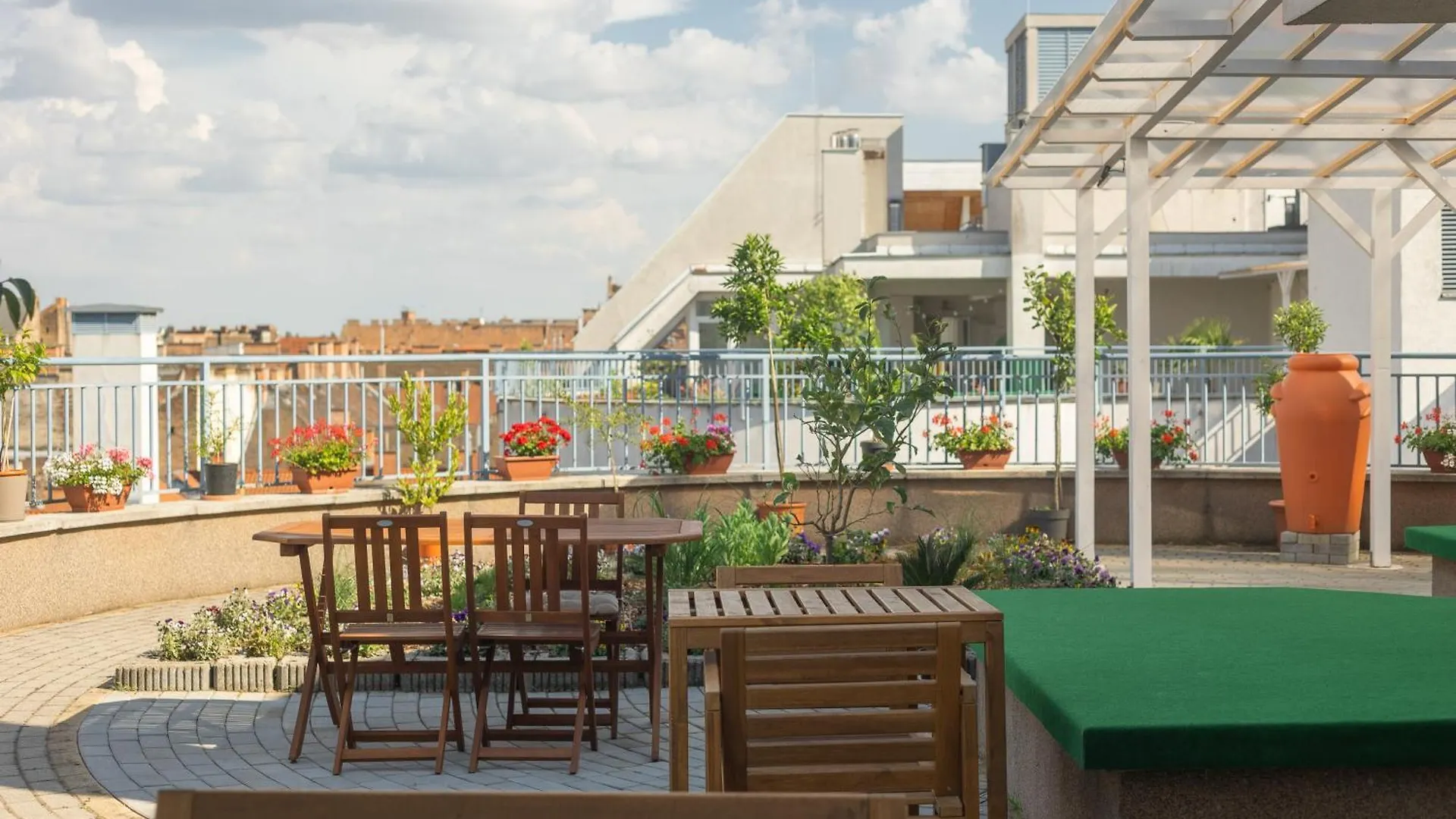 Rooftop City Residence With Deep Garage Budapest Hotel