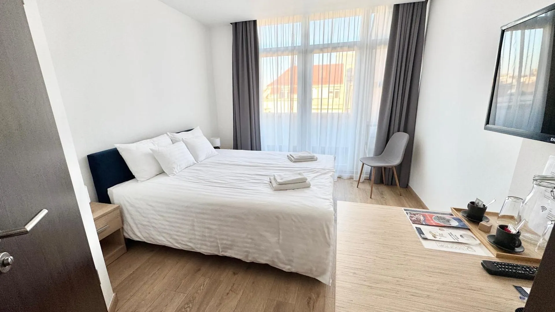 *** Hotel Rooftop City Residence With Deep Garage Budapest Hungary