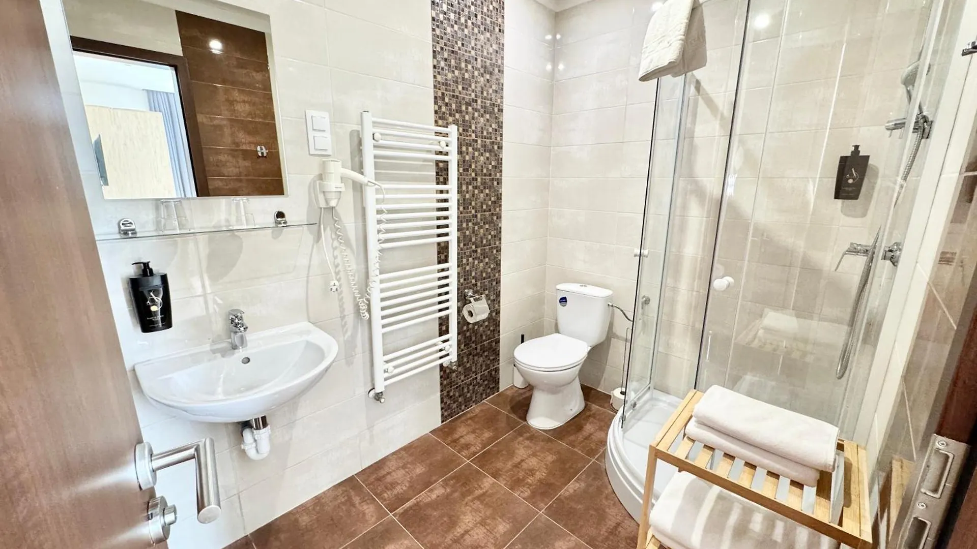 *** Hotel Rooftop City Residence With Deep Garage Budapest Hungary