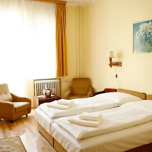Hotel Bara Junior, Budapeszt