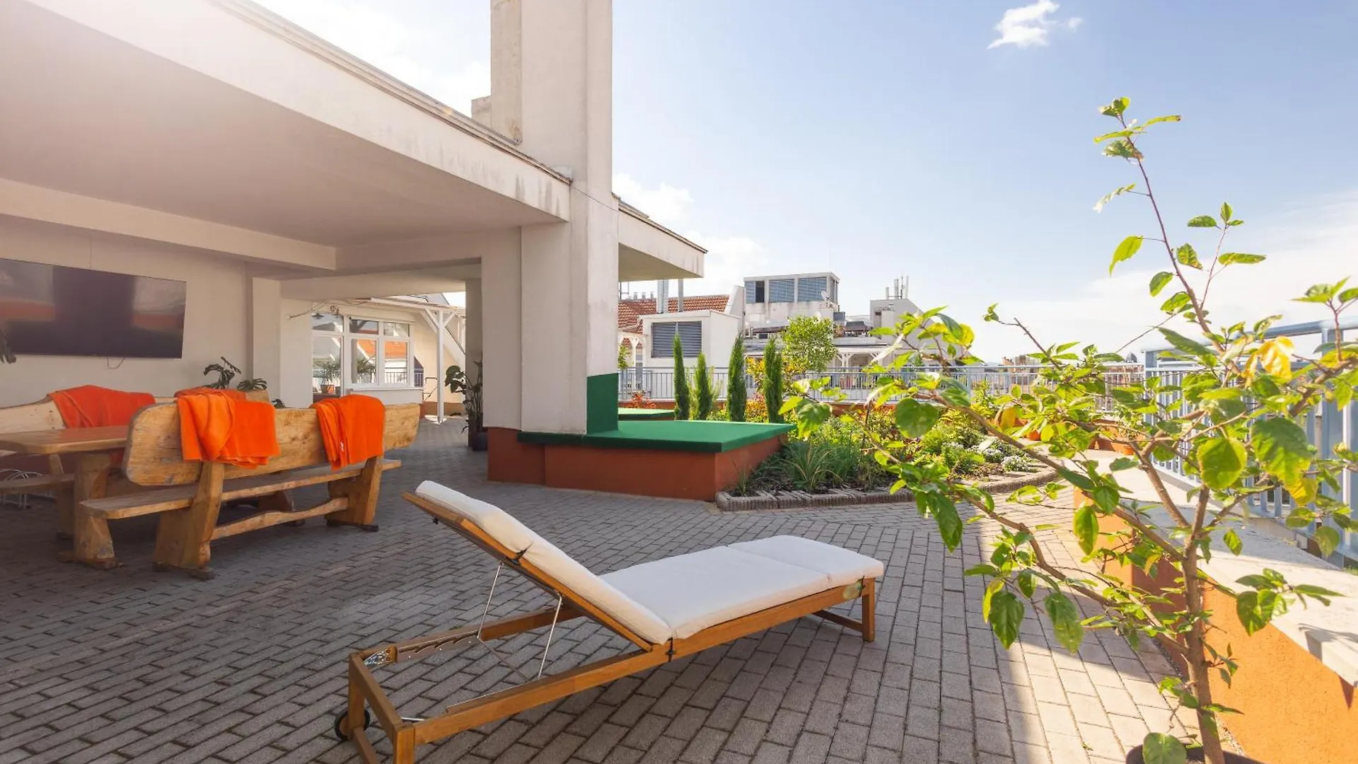 Rooftop City Residence With Underground Parking Budapesta Ungaria