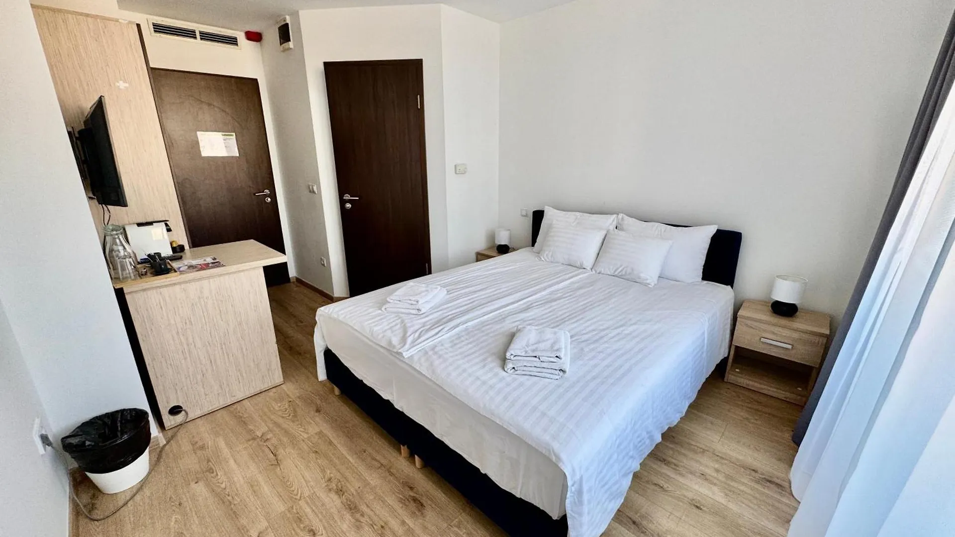 Rooftop City Residence With Deep Garage Budapest Szálloda