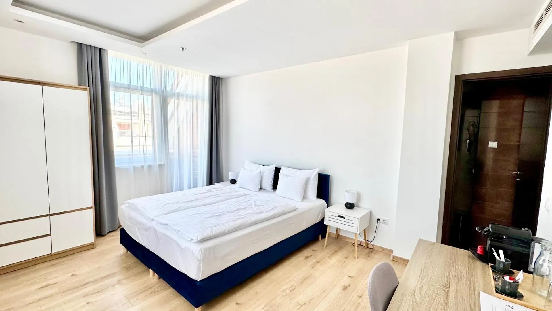 Rooftop City Residence With Deep Garage Budapest Szálloda