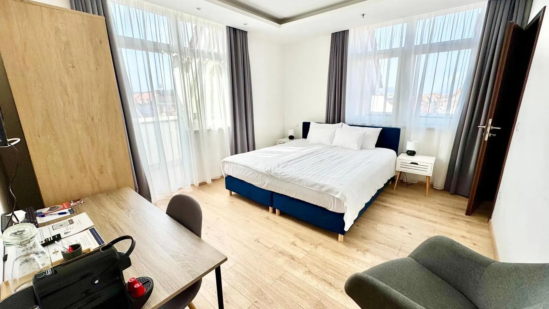 Rooftop City Residence With Deep Garage Budapešť Hotel