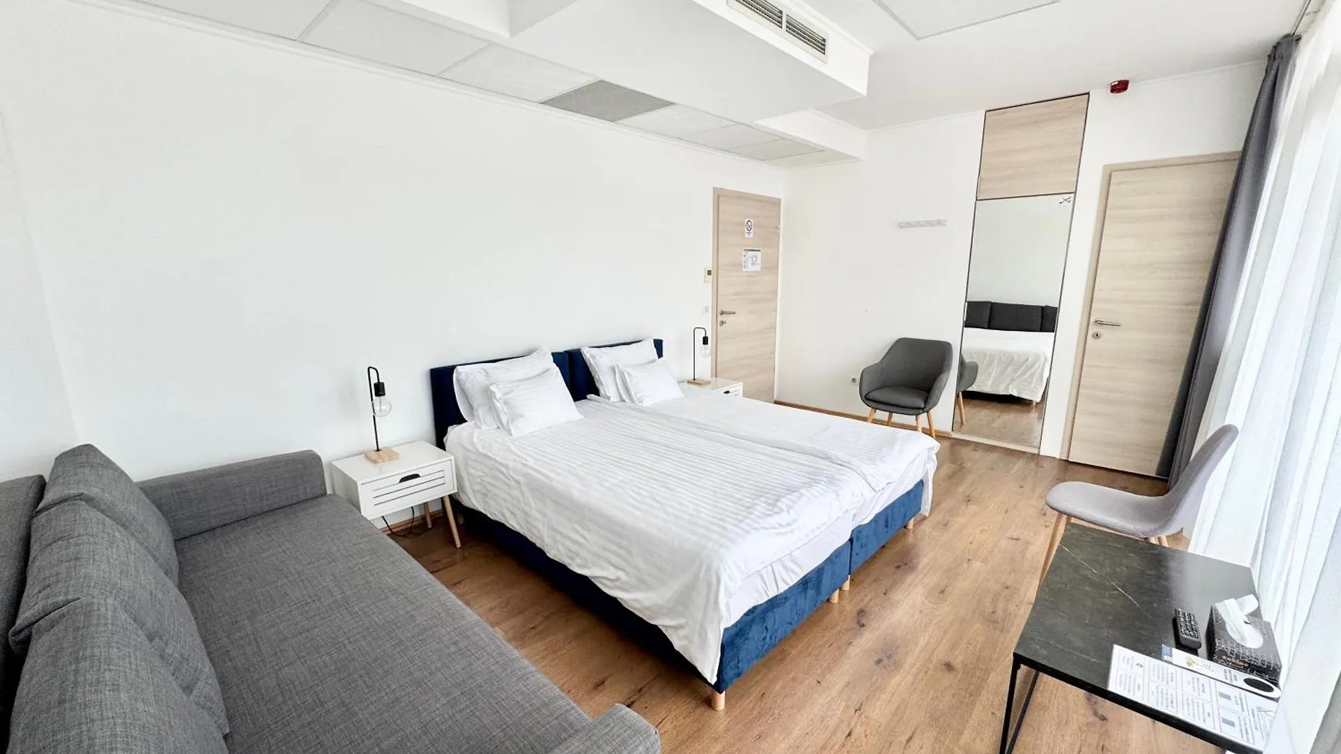 Rooftop City Residence With Deep Garage Budapest Szálloda